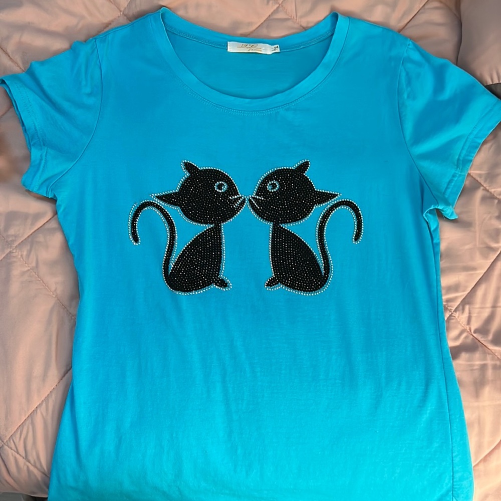 Cute blue stretchy shirt